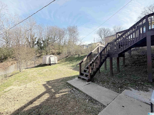 view of yard with a shed