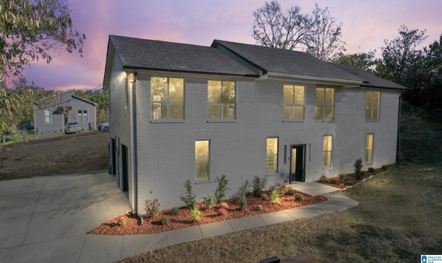 view of front facade with a garage