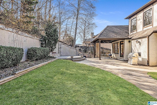 view of yard featuring a patio