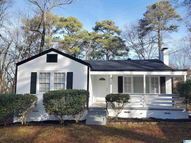 ranch-style home featuring a porch