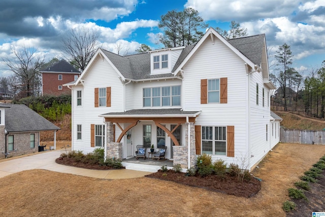 view of front of property featuring a porch and a front lawn