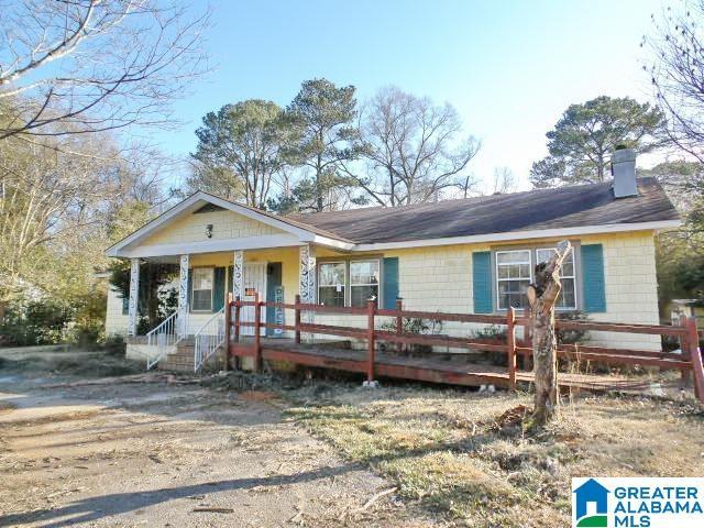 view of front of home featuring a porch