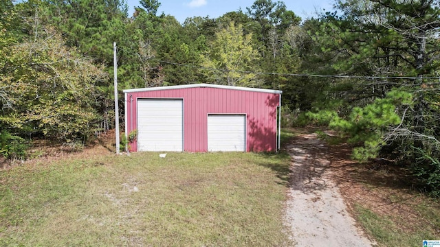 view of outdoor structure with a garage and a yard