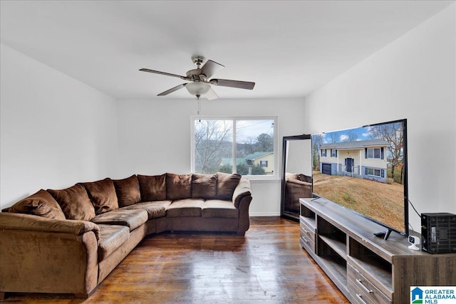 living room with dark wood-type flooring and ceiling fan