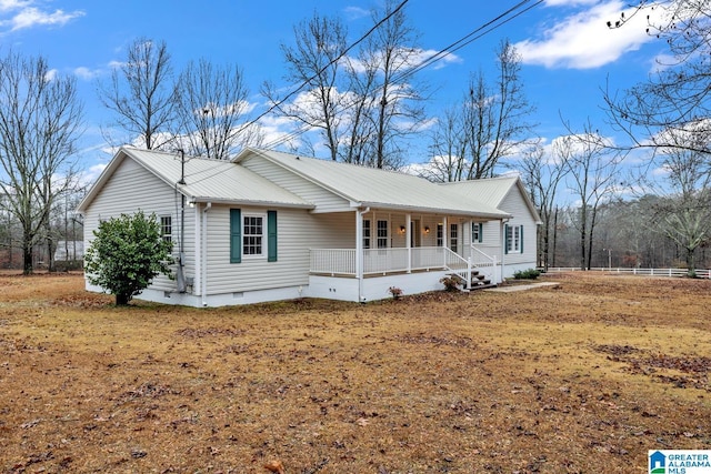 view of front of house with a porch and a front yard