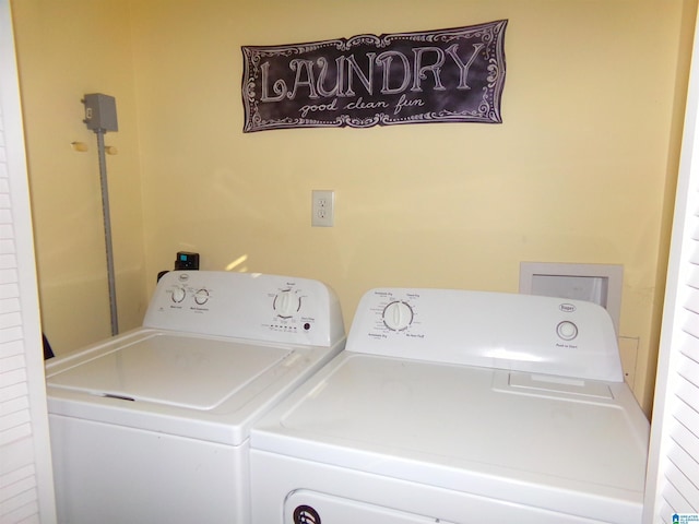 laundry room with laundry area and washer and clothes dryer