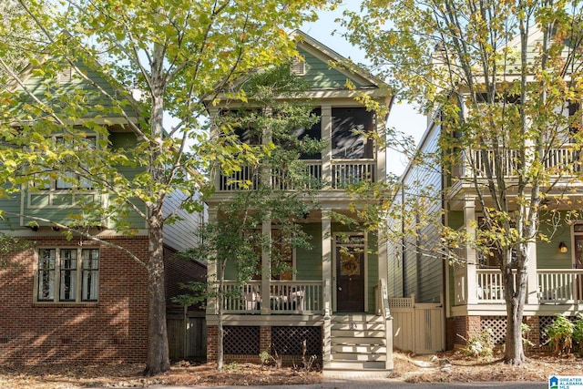 view of front of property featuring a porch