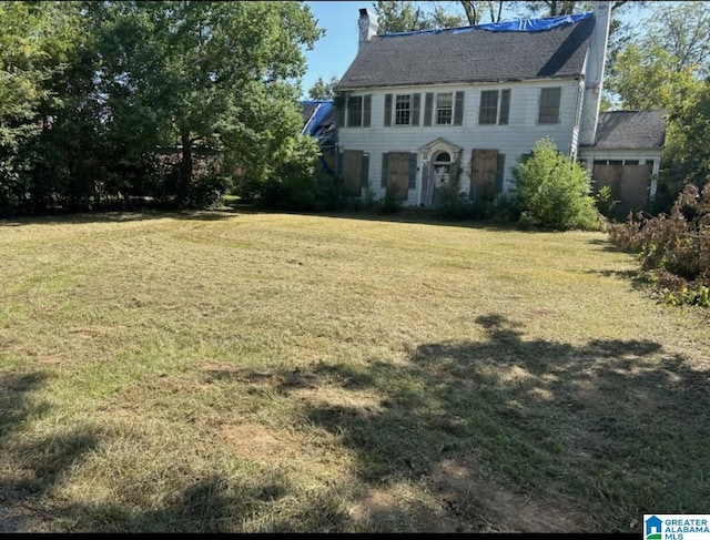 view of front of house featuring a front yard