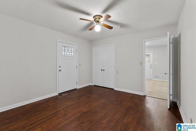 spare room featuring dark wood-type flooring and ceiling fan