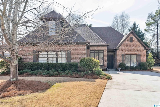 view of front of home with a front lawn