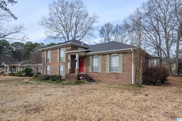 view of front of property with a front yard