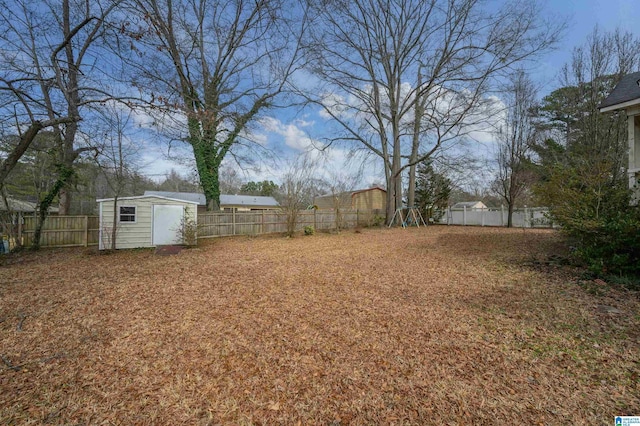 view of yard with a storage shed