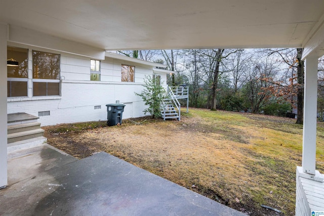 view of yard featuring a patio