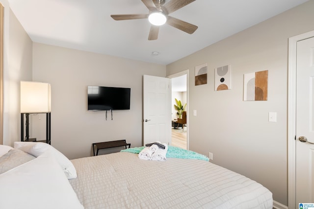 bedroom with ceiling fan