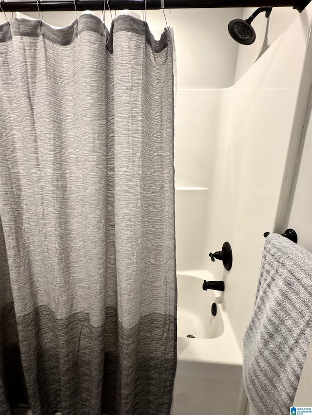 bathroom with shower / tub combo