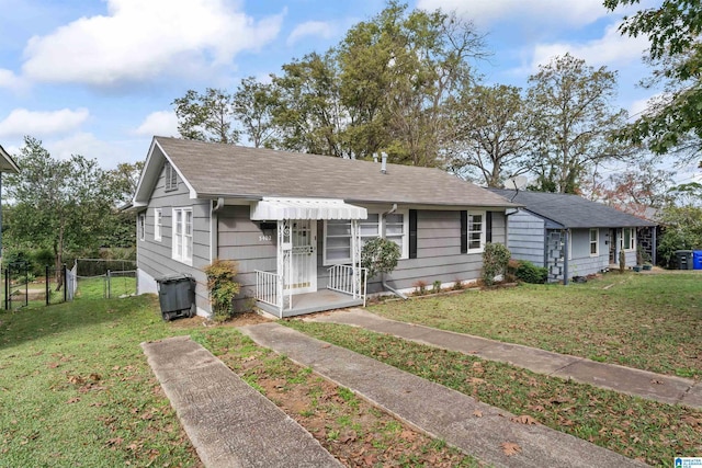 view of front facade with a front lawn