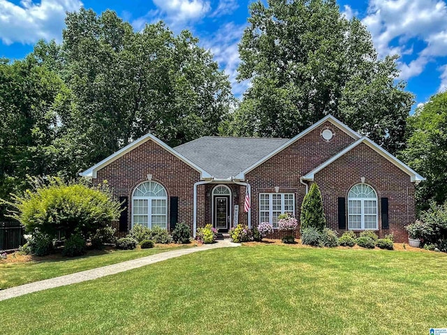 single story home featuring a front yard