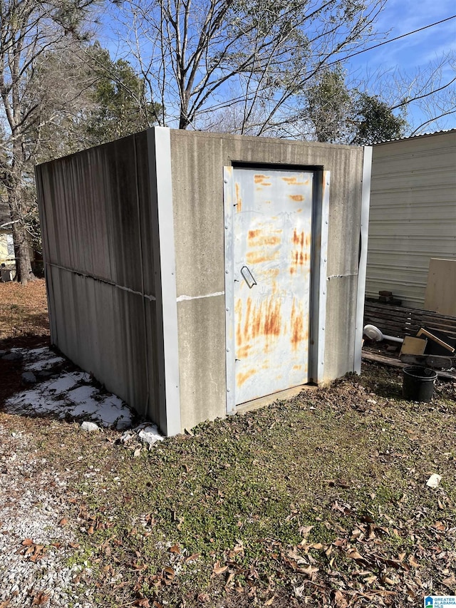 view of outbuilding