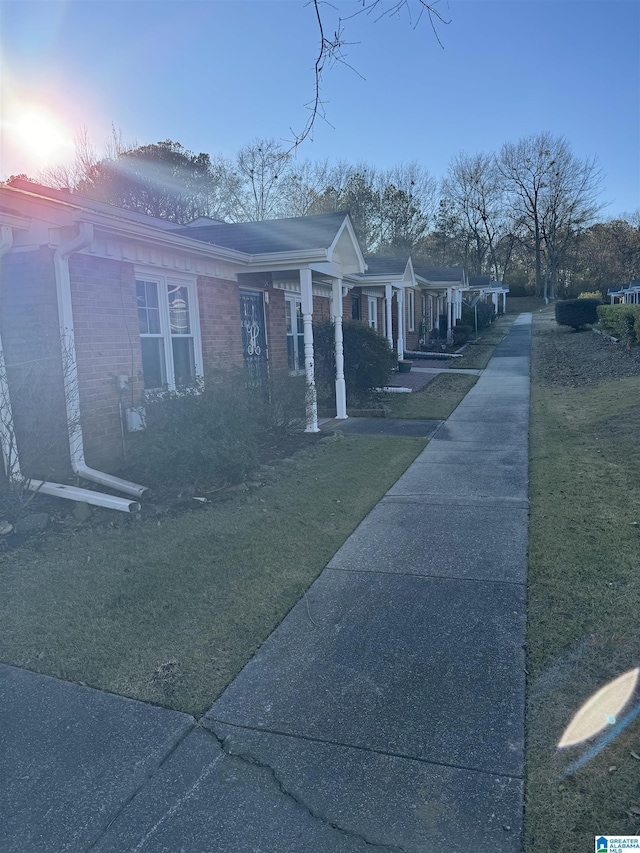 view of front of property with a yard