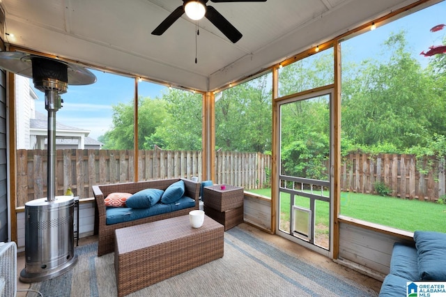 sunroom with ceiling fan