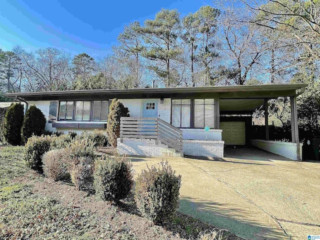 view of front facade with a carport