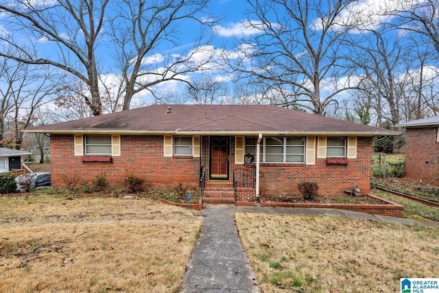 ranch-style home with a front yard