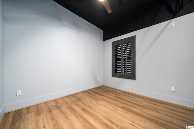 unfurnished room with light hardwood / wood-style flooring and ceiling fan