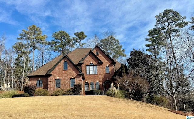 view of front facade with a front yard