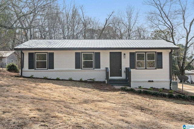 single story home with a front lawn