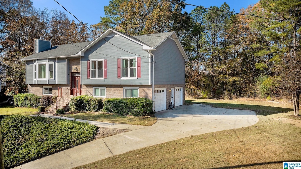 view of front facade with a garage and a front yard