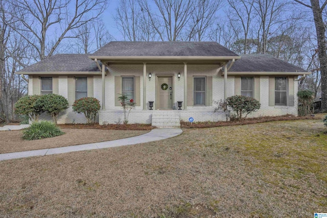 single story home featuring a porch and a front yard