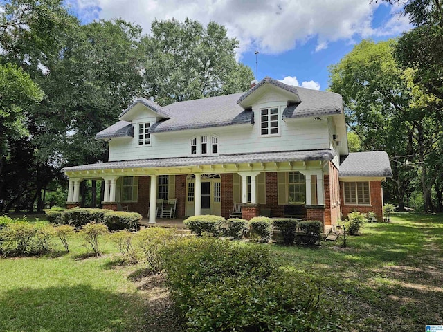 view of front of home featuring a porch and a front yard