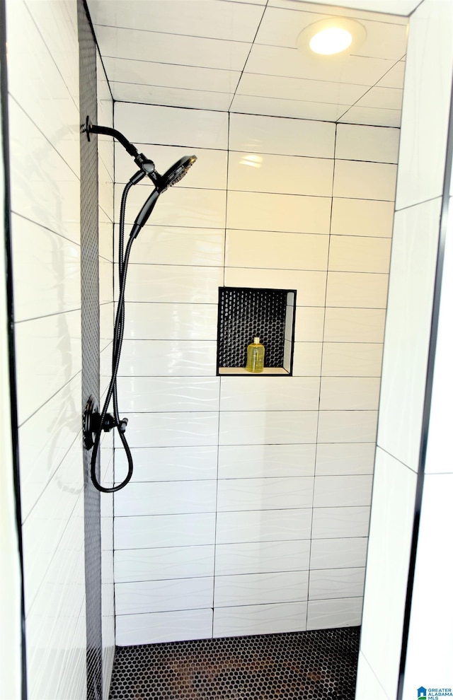 details with a tile shower