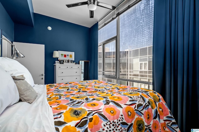 bedroom with ceiling fan