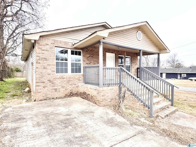 view of front of property with covered porch