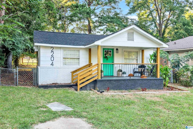 view of front of property with a porch and a front lawn