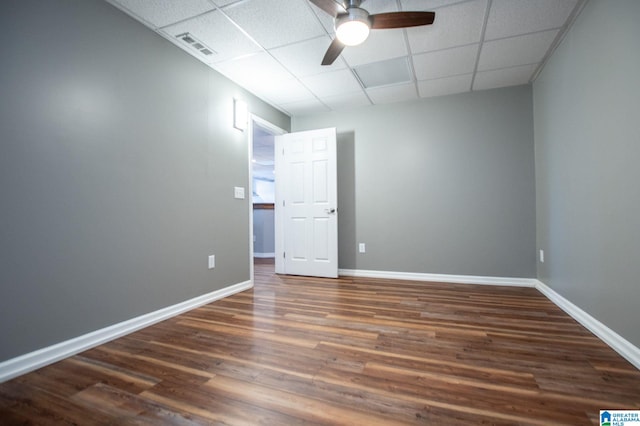 unfurnished room featuring dark wood-type flooring, a paneled ceiling, and ceiling fan