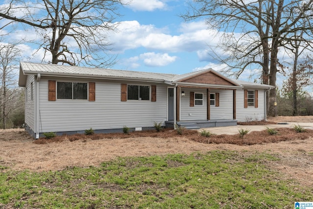 view of front of home featuring a front lawn and a porch