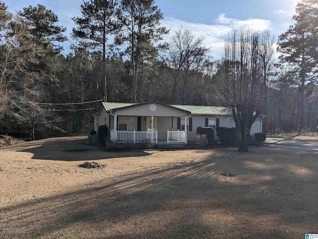 ranch-style home with a porch