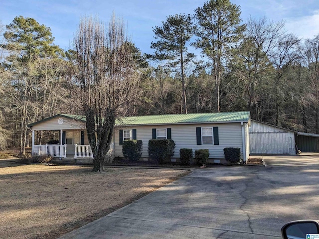 view of front of property featuring covered porch