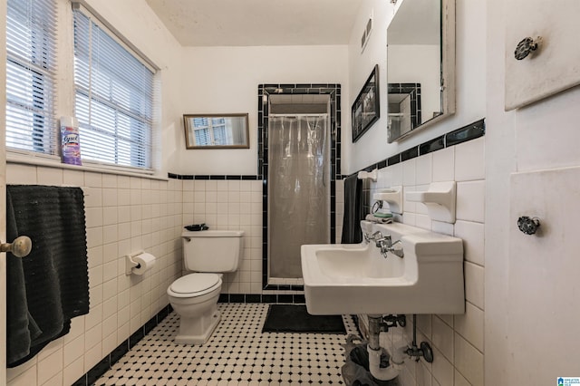 bathroom featuring tile patterned flooring, curtained shower, tile walls, and toilet