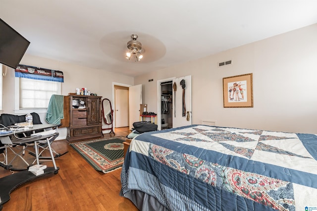 bedroom featuring ceiling fan, hardwood / wood-style floors, and a closet