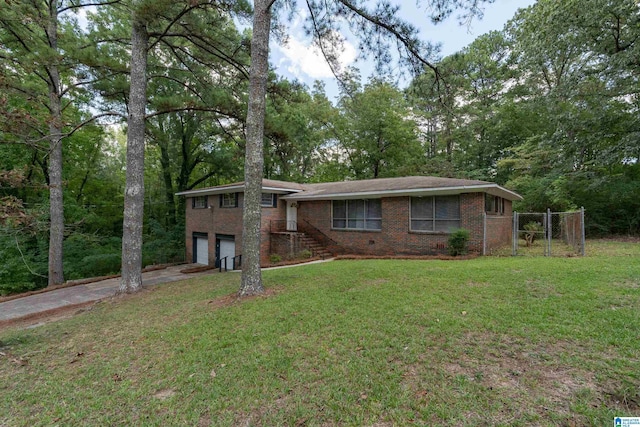 view of front of property featuring a garage and a front yard