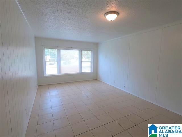 2838 Micmac Dr, Birmingham, AL 35215 - empty room with a textured ceiling and a decorative wall