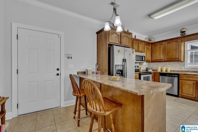 kitchen featuring stainless steel appliances, ornamental molding, a peninsula, and decorative backsplash