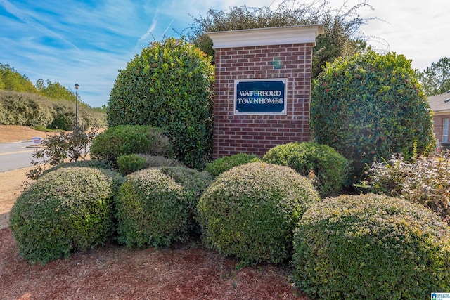 view of community / neighborhood sign