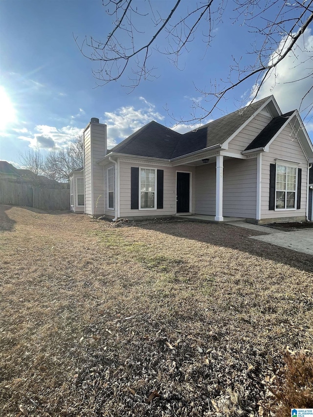 single story home featuring a front yard