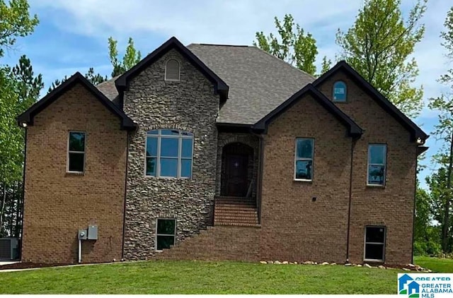 view of front of property with a front yard