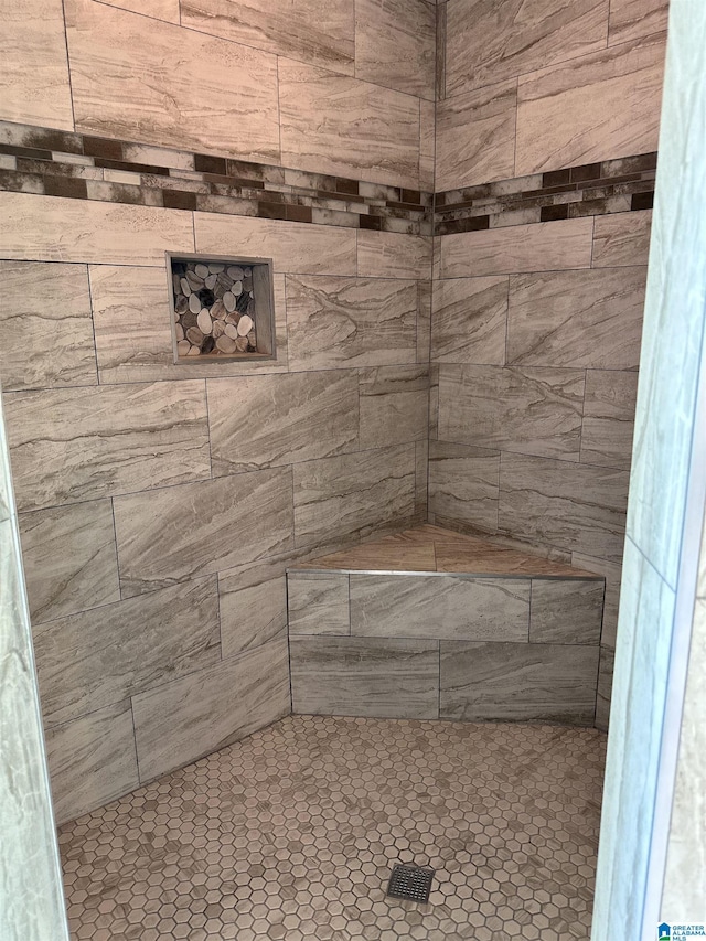 bathroom featuring a tile shower