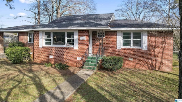 view of front of home with a front lawn